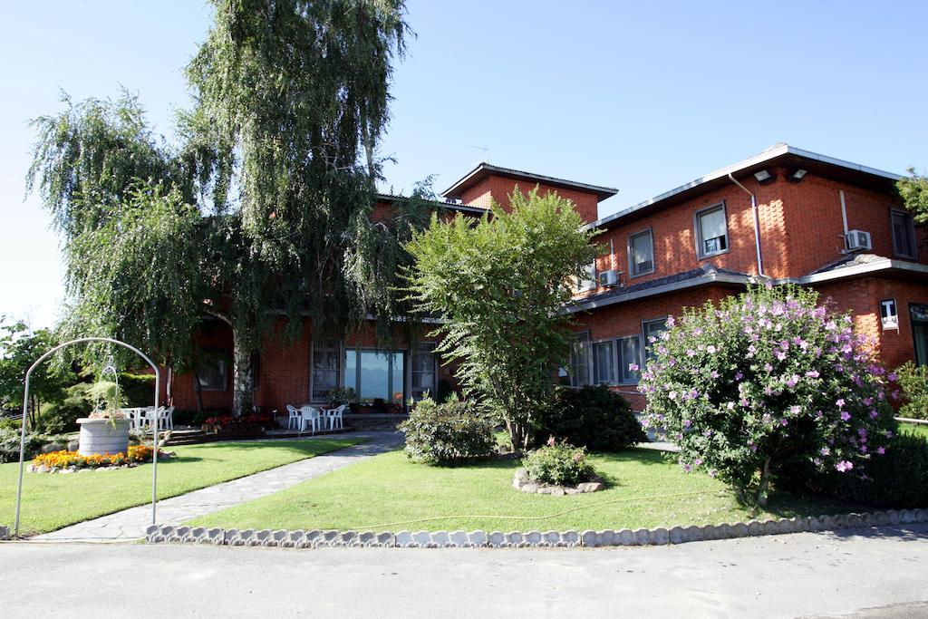 Hotel Ristorante Paladini Carisio Exterior photo